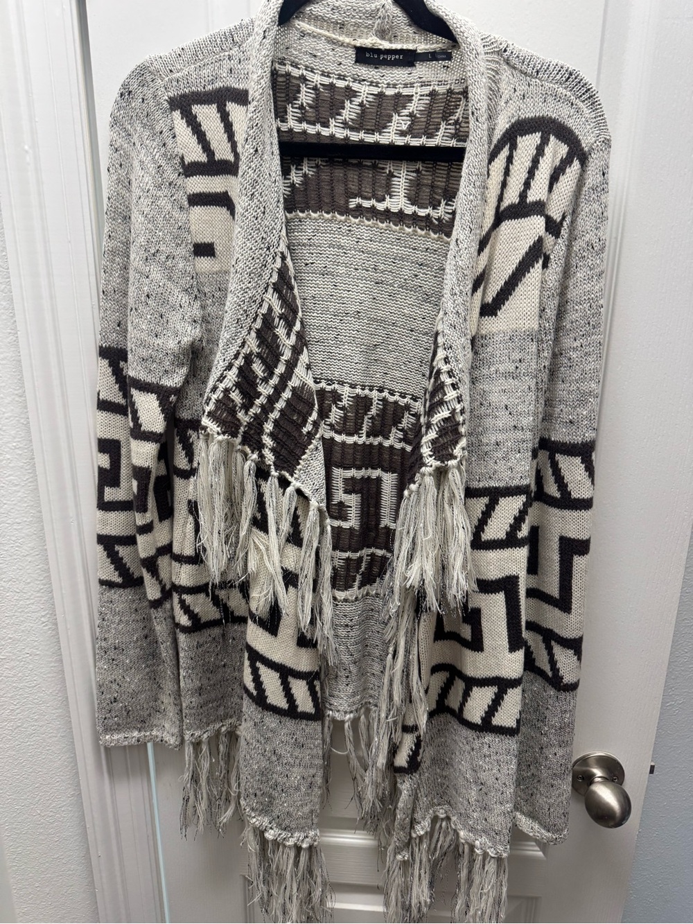 Blu Pepper Women’s Large Southwestern Aztec Fringe Open Cardigan Gray Cream